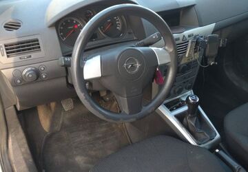 Opel Astra 144.000 km 2.000 &euro; München 81737