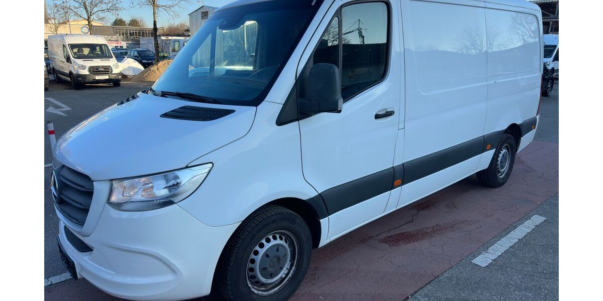 Mercedes-Benz Sprinter 210.000 km 15.900 &euro; München 81243