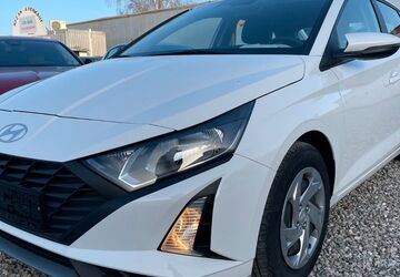 Hyundai i20 7.881 km 15.590 &euro; München 81829