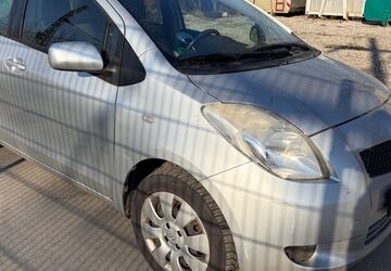 Toyota Yaris 145.555 km 2.999 &euro; München 81929