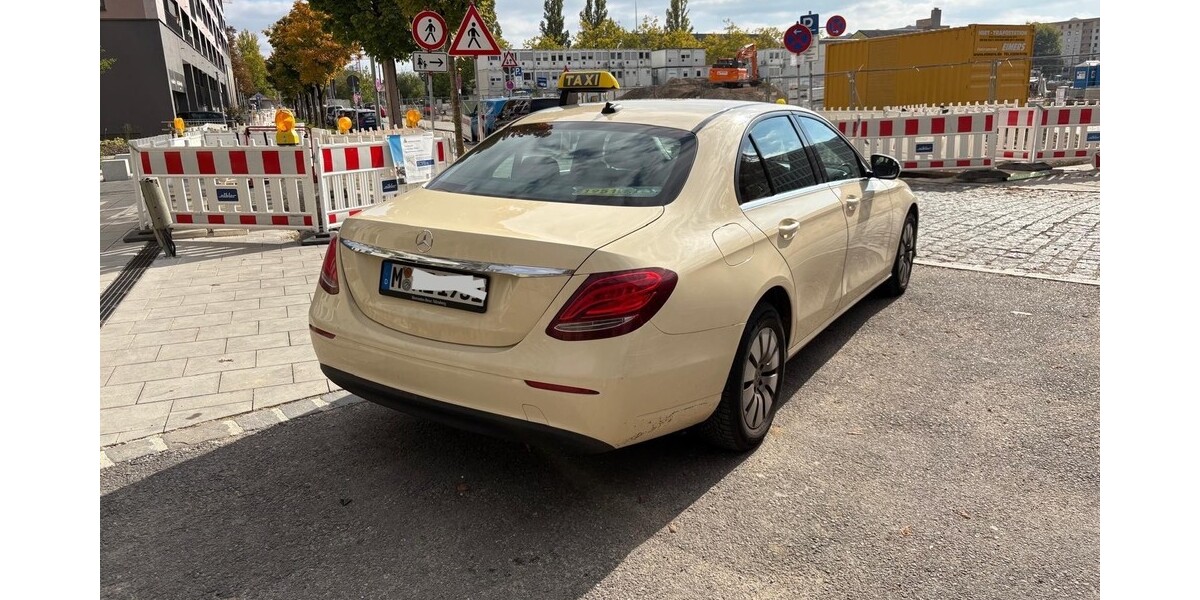 Mercedes-Benz 220 351.000 km 9.990 &euro; München 80313