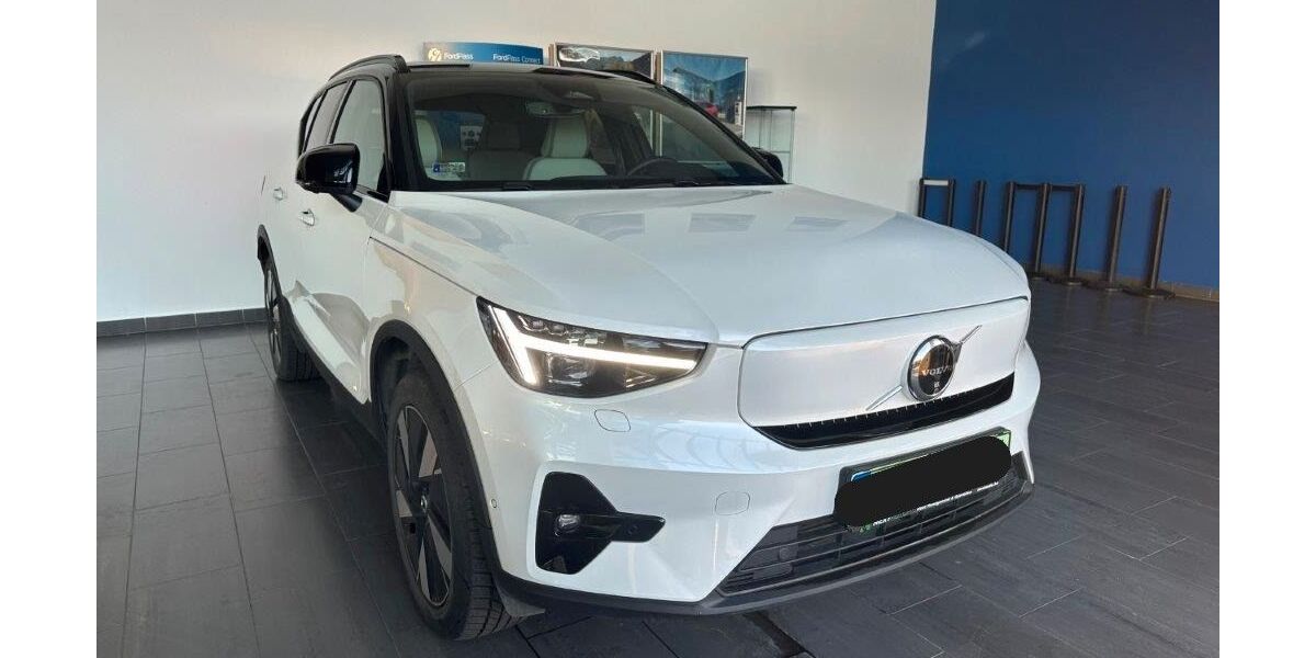 Volvo EX40 12.325 km 47.900 &euro; Grünwald 82031