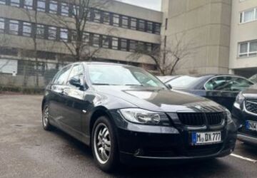 BMW 318 216.666 km 1.999 &euro; München 81929