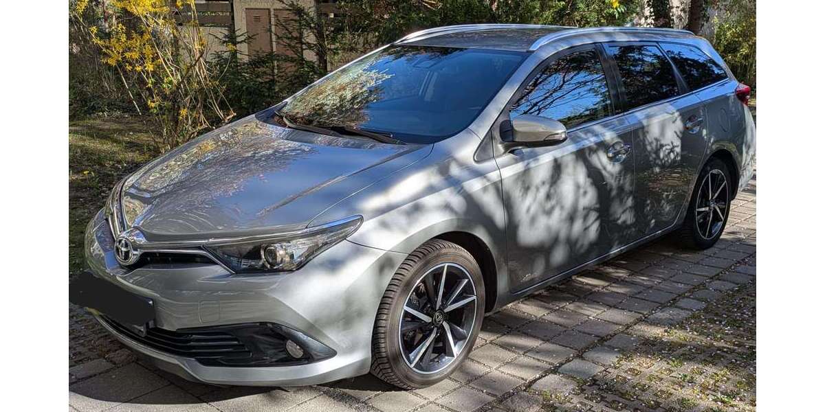 Toyota Auris 89.500 km 11.800 &euro; München 80687