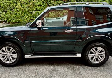 Mitsubishi Pajero 75.000 km 37.980 &euro; München 81827