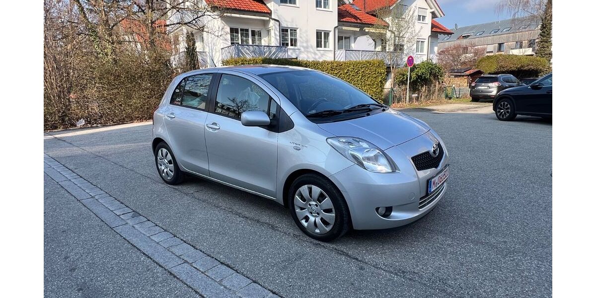 Toyota Yaris 144.000 km 2.450 &euro; Hohenbrunn 85521