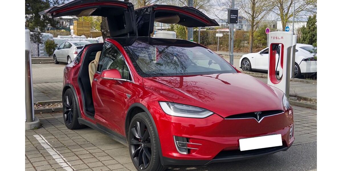 Tesla Model X 147.700 km 47.900 &euro; München 81825