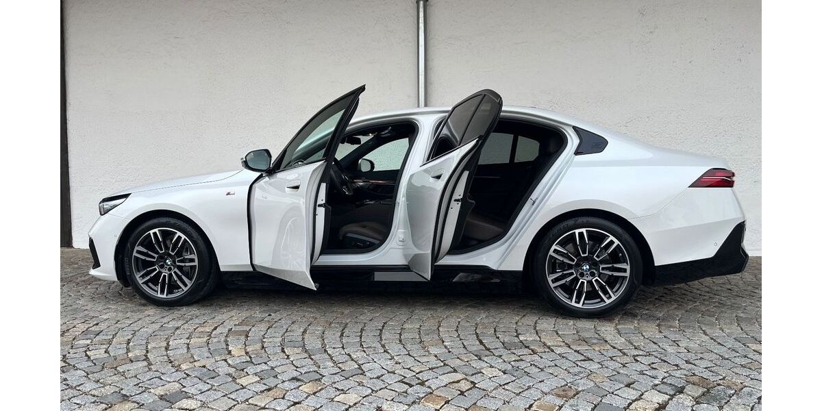 BMW i5 12.705 km 54.900 &euro; München 81245