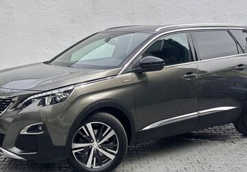 Peugeot 5008 102.000 km 17.990 &euro; München 81243