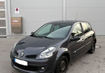Renault Clio 148.000 km 2.550 &euro; München 85716