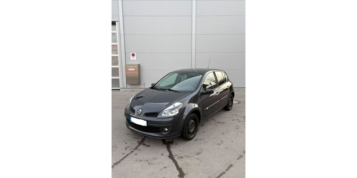 Renault Clio 148.000 km 2.550 &euro; München 85716