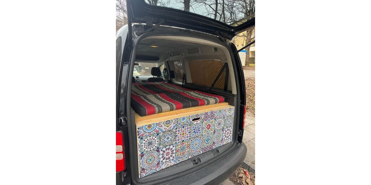 VW Caddy 255.000 km 7.300 &euro; München 81829