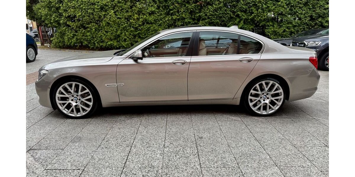 BMW 750 252.000 km 11.980 &euro; München 81827