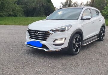 Hyundai TUCSON 113.500 km 21.400 &euro; München 81375