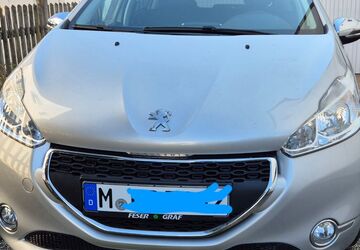 Peugeot 208 98.000 km 5.950 &euro; München 80689