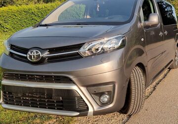Toyota Proace (Verso) 63.000 km 27.770 &euro; Gilching 82205
