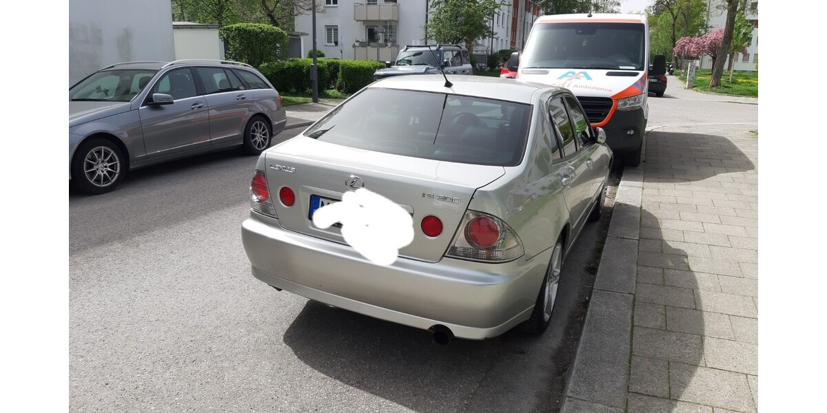 Lexus IS 200 290.000 km 2.900 &euro; München 80313
