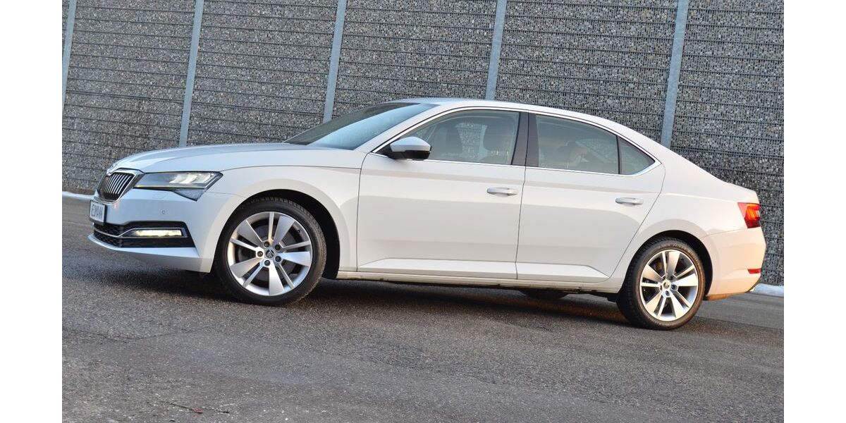 Skoda Superb 65.600 km 28.580 &euro; München 81243