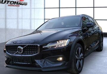 Volvo V60 Cross Country 37.300 km 43.990 &euro; München 81825