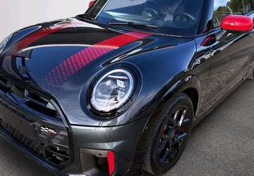 Mini John Cooper Works Cabrio 1.398 km 43.272 &euro; München 80788