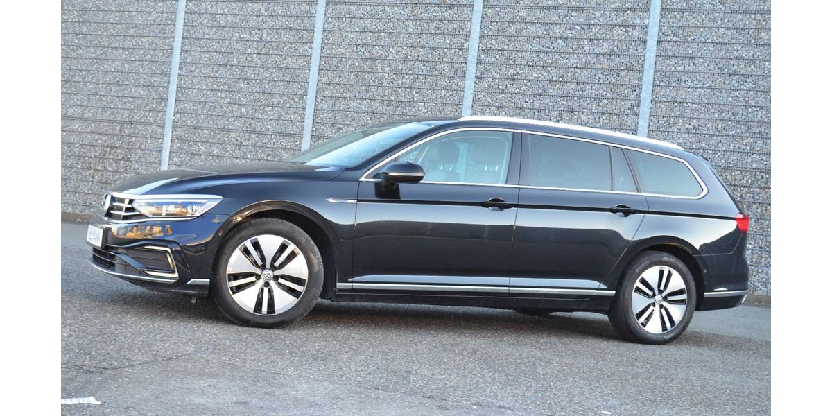 VW Passat Variant 84.800 km 19.980 &euro; München 81243