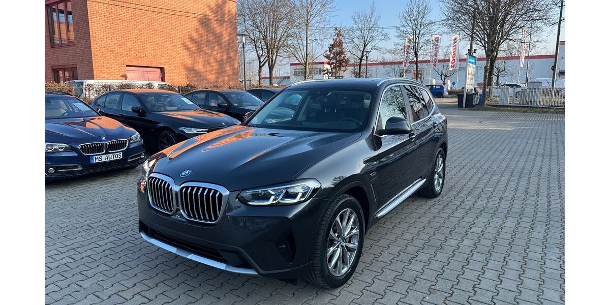 BMW X3 99.000 km 38.599 &euro; München 81243