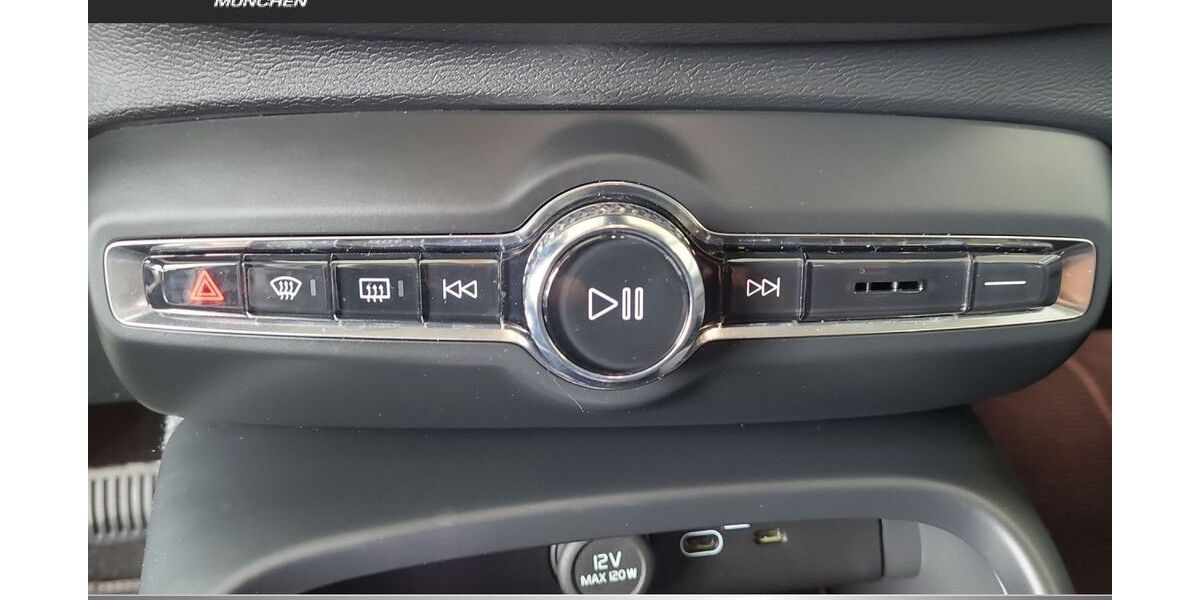 Volvo XC40 28.000 km 34.990 &euro; München 81825