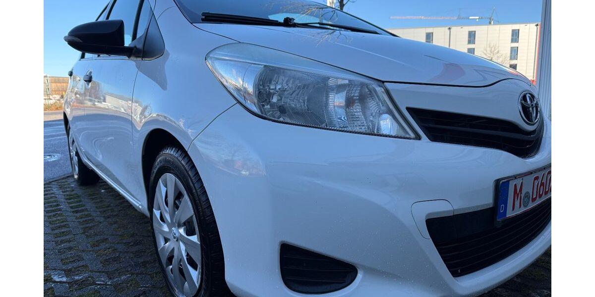Toyota Yaris 127.500 km 4.500 &euro; München 81243