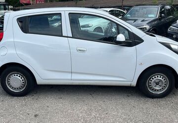 Chevrolet Spark 82.000 km 4.900 &euro; München 81243