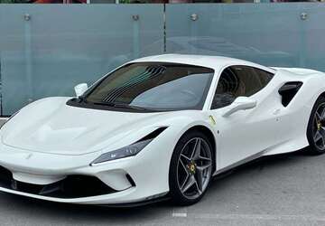 Ferrari F8 Tributo 3.996 km 299.000 &euro; Gruenwald 82031