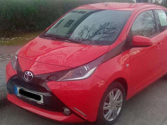 Toyota Aygo 67.500 km 7.200 &euro; Unterhaching 82008