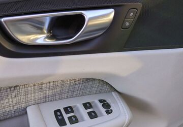 Volvo XC60 51.300 km 32.990 &euro; München 81825