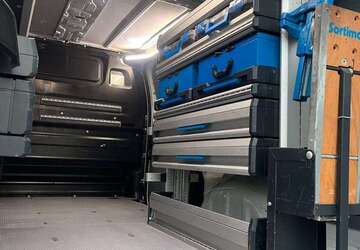 Opel Vivaro 134.914 km 16.490 &euro; München 81825