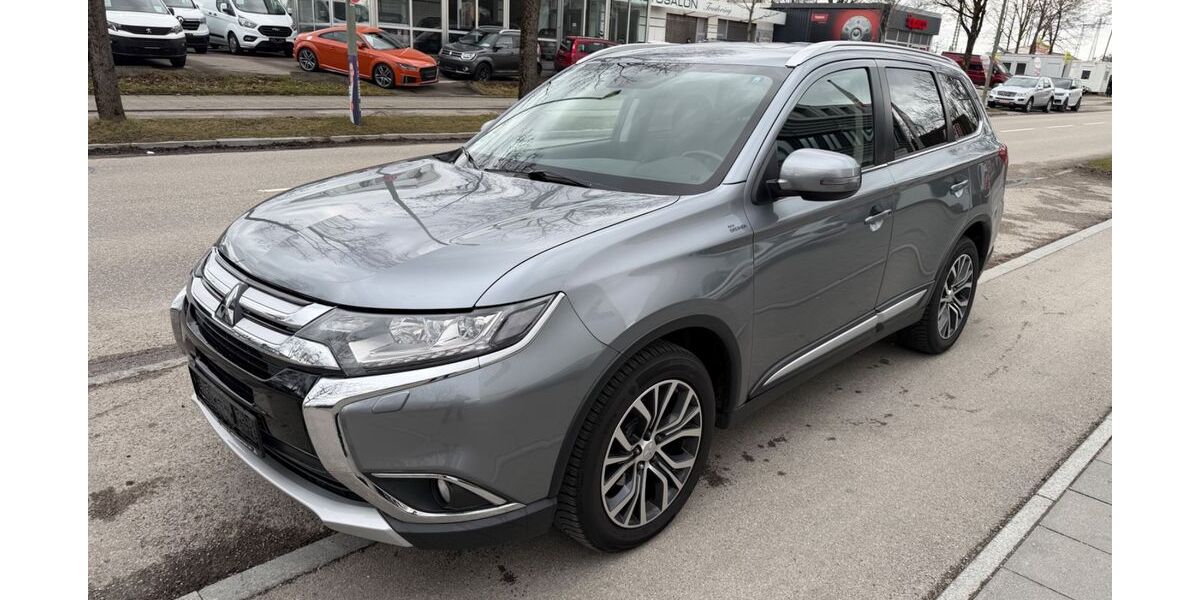 Mitsubishi Outlander 97.000 km 19.800 &euro; München 81825