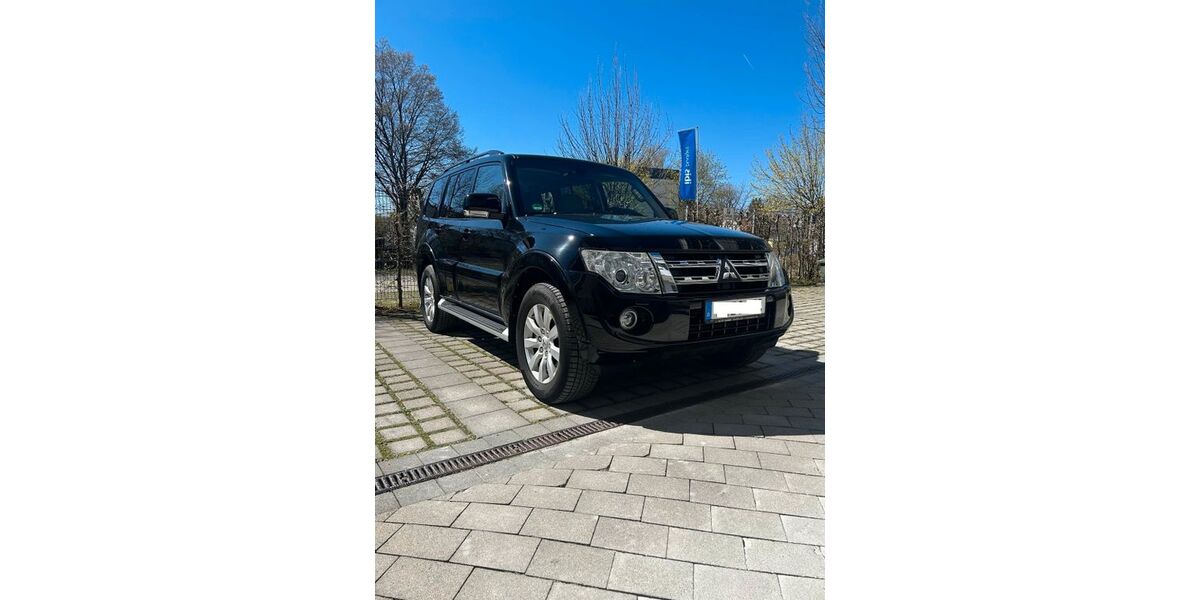Mitsubishi Pajero 157.000 km 18.900 &euro; Putzbrunn 85640