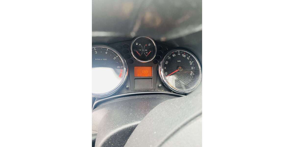 Peugeot 207 147.300 km 3.500 &euro; München 82024