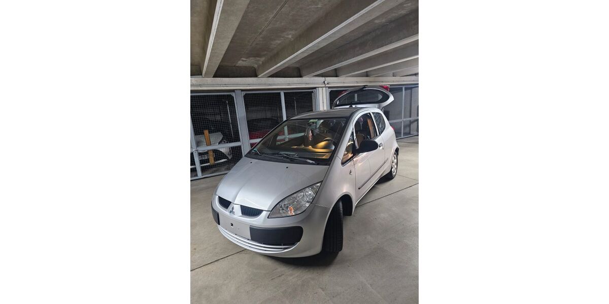 Mitsubishi Colt 136.000 km 1.950 &euro; München 81739