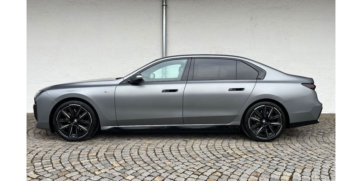 BMW i7 8.961 km 99.490 &euro; München 81245