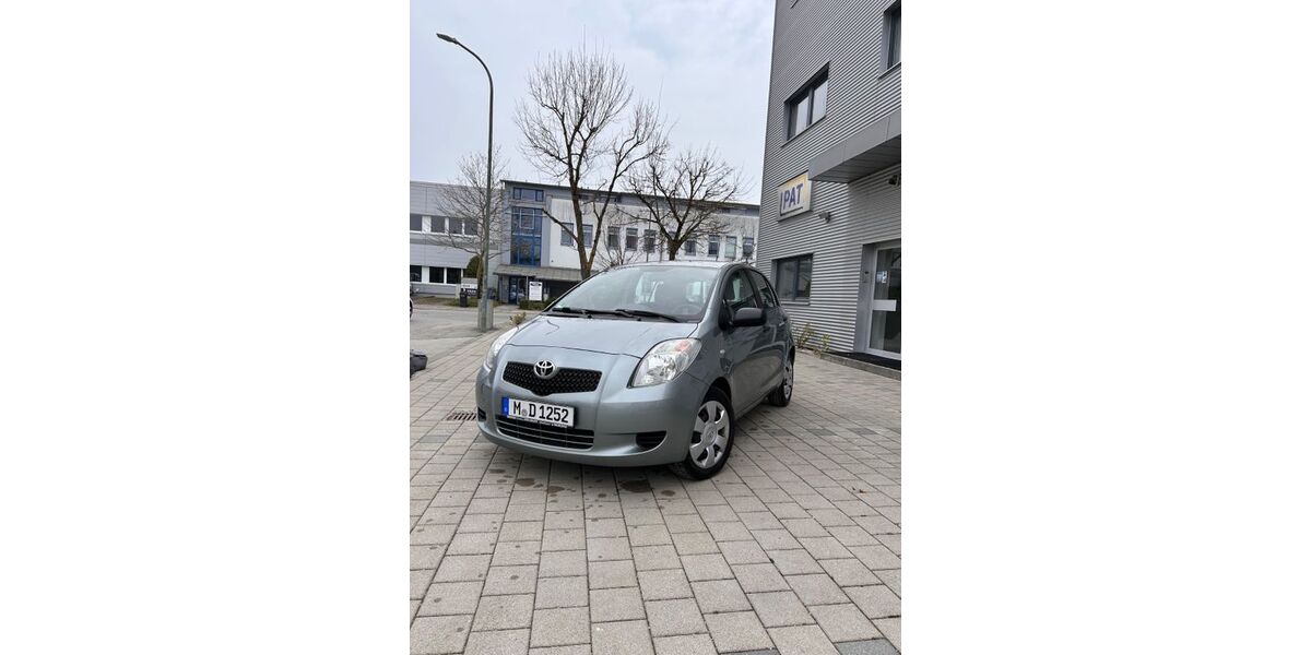 Toyota Yaris 113.000 km 3.600 &euro; Kirchheim bei München 85551