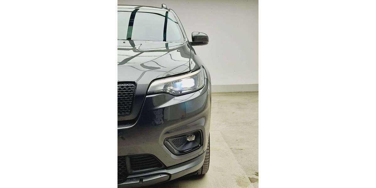Jeep Cherokee 122.335 km 18.999 &euro; Aschheim 85609