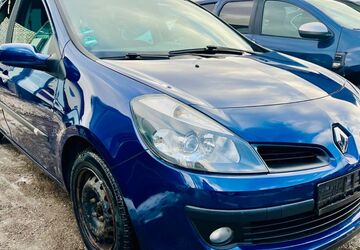 Renault Clio 176.000 km 2.990 &euro; München 81825