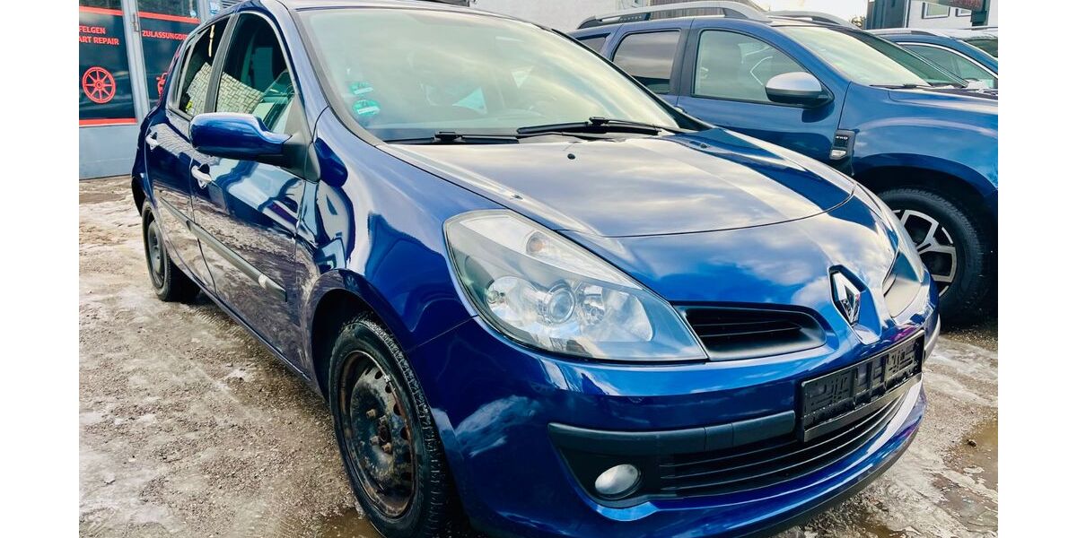 Renault Clio 176.000 km 2.990 &euro; München 81825