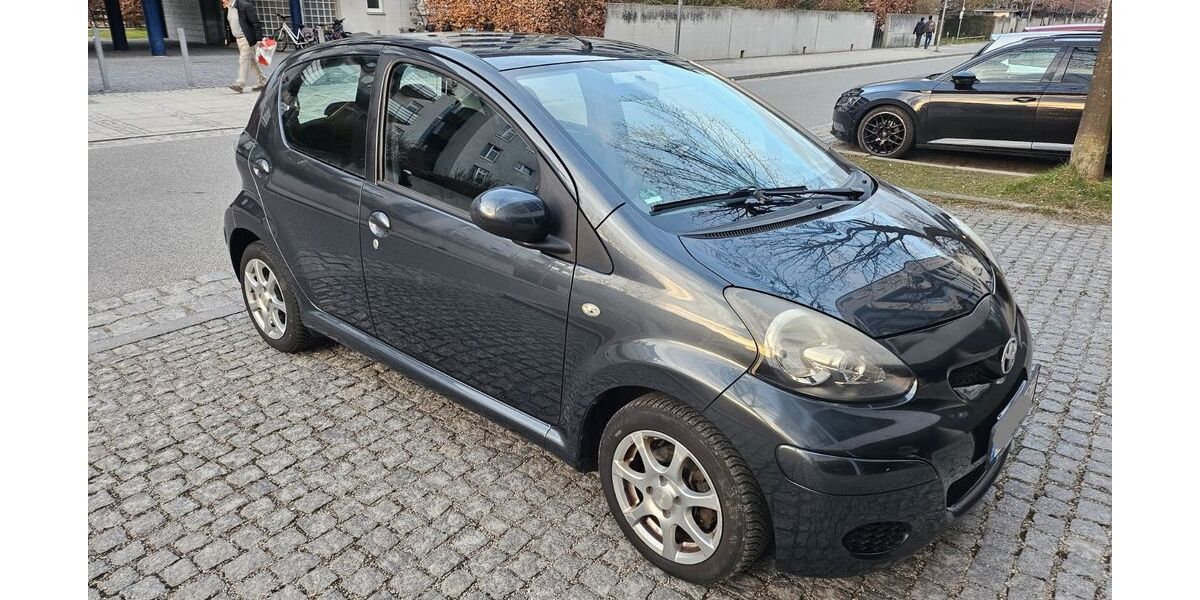 Toyota Aygo (X) 192.000 km 1.490 &euro; München 81829