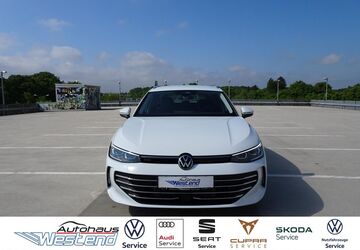 VW Passat Variant 2.500 km 45.900 &euro; München 80686