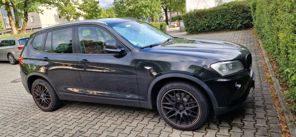 BMW X3 213.000 km 13.500 &euro; München 80689