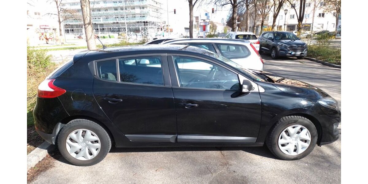 Renault Megane 97.900 km 6.100 &euro; München 81671