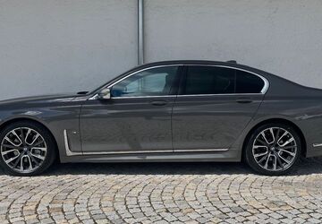 BMW 740 195.286 km 42.990 &euro; München 81245