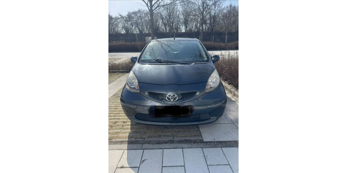 Toyota Aygo (X) 161.000 km 2.250 &euro; München 80689