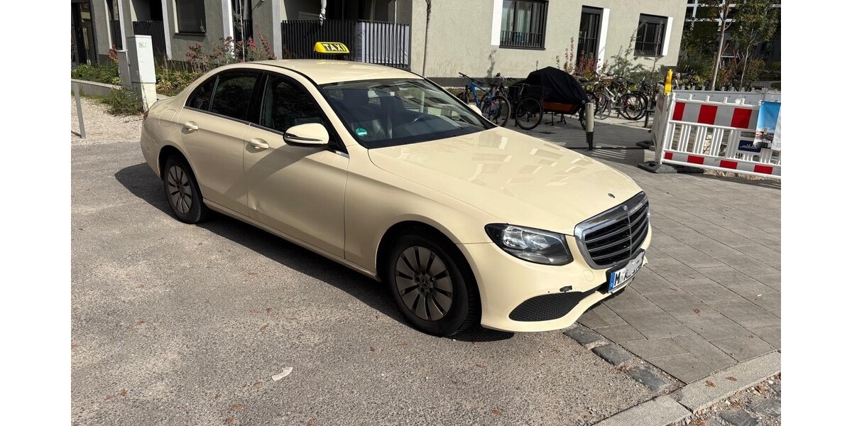 Mercedes-Benz 220 351.000 km 9.990 &euro; München 80313