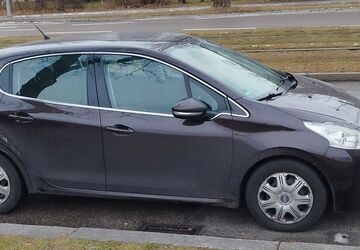 Peugeot 208 129.100 km 5.800 &euro; München 81925